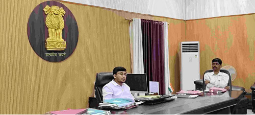 जिला पदाधिकारी की अध्यक्षता में ग्रामीण सड़कों एवं पुल-पुलिया निर्माण की समीक्षा बैठक